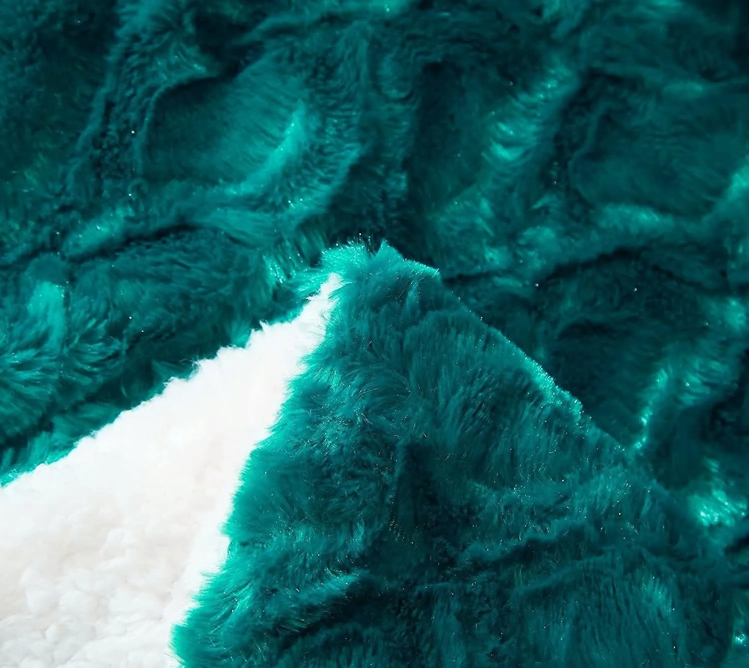 DaDa Bedding Mermaid Scales Emerald Green Blue w/ Sherpa Backside Faux Fur Throw Blanket (BL-171805) by DaDa Bedding Collection