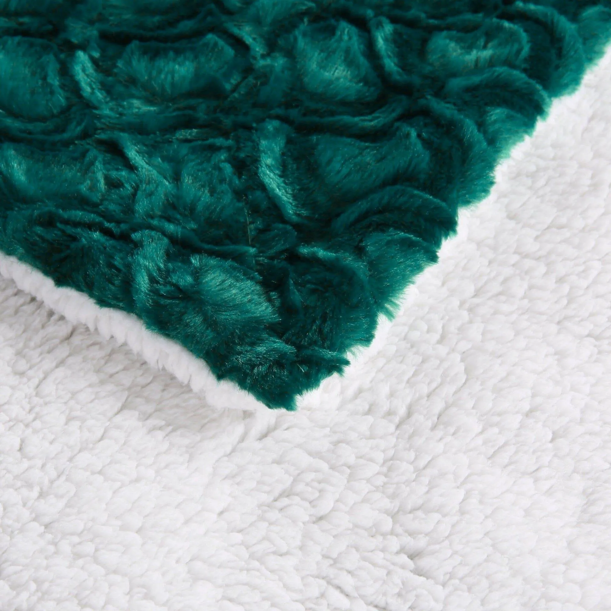 DaDa Bedding Mermaid Scales Emerald Green Blue w/ Sherpa Backside Faux Fur Throw Blanket (BL-171805) by DaDa Bedding Collection