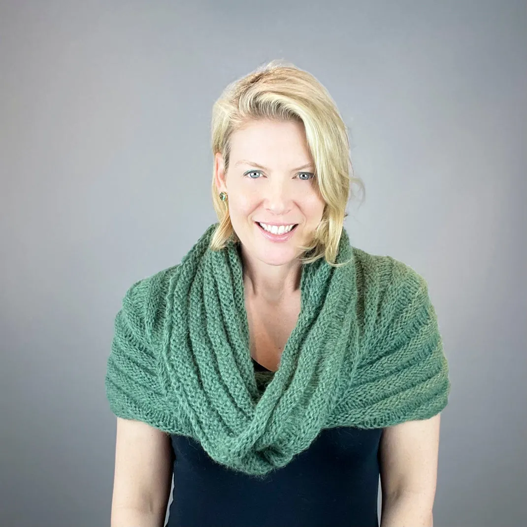 Malou Horizontal Ribbed Cowl | Lang Yarns Malou Light & Knitting Pattern (#406)
