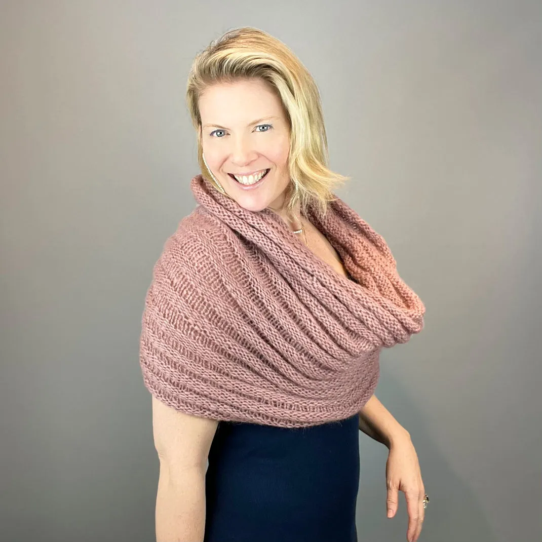 Malou Horizontal Ribbed Cowl | Lang Yarns Malou Light & Knitting Pattern (#406)