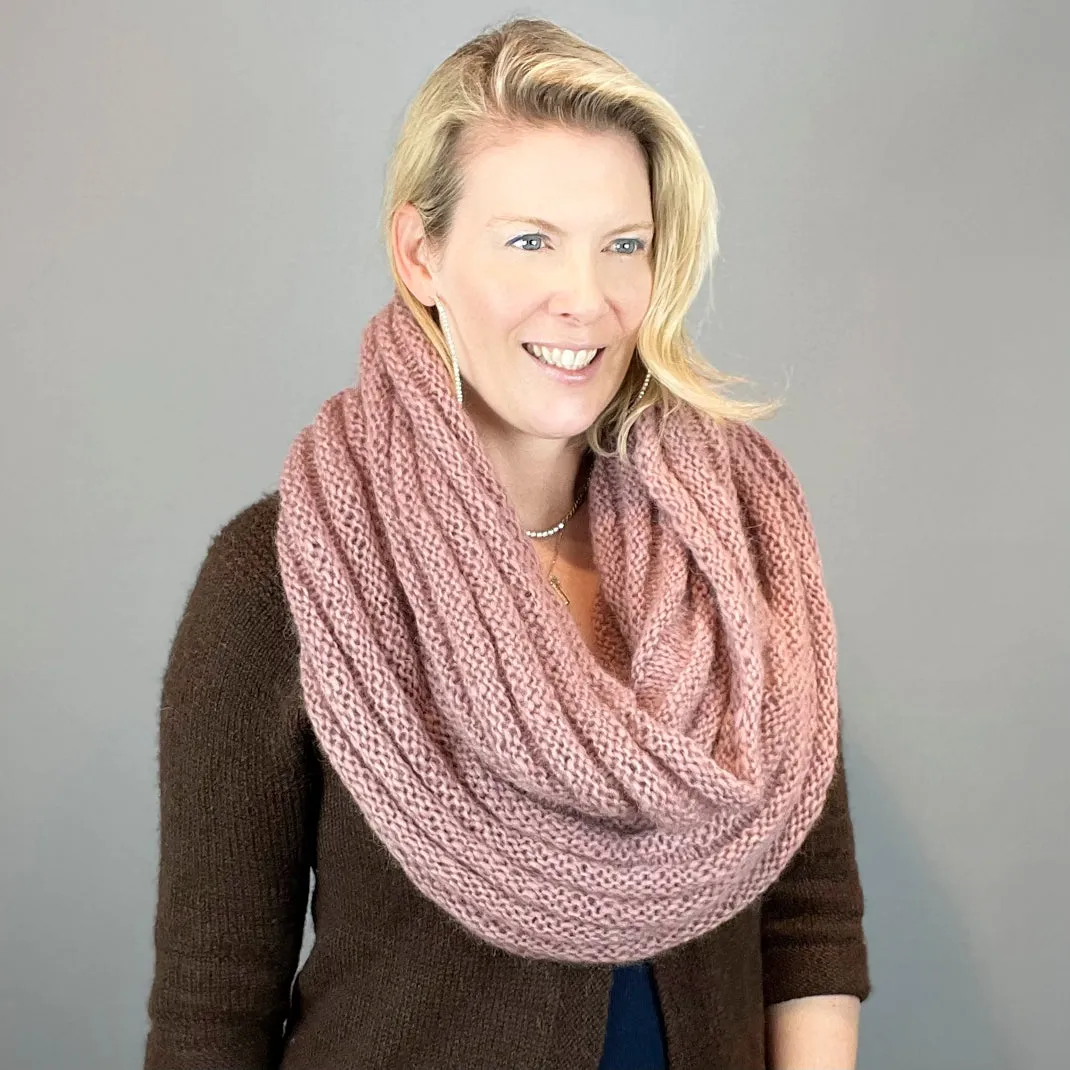 Malou Horizontal Ribbed Cowl | Lang Yarns Malou Light & Knitting Pattern (#406)