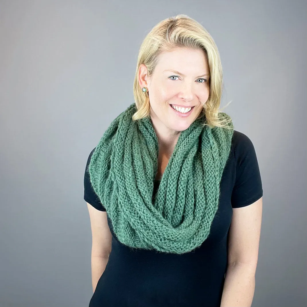Malou Horizontal Ribbed Cowl | Lang Yarns Malou Light & Knitting Pattern (#406)